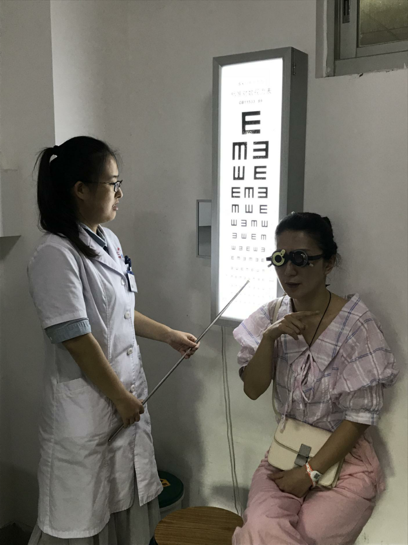 白內障術(shù)后查視力